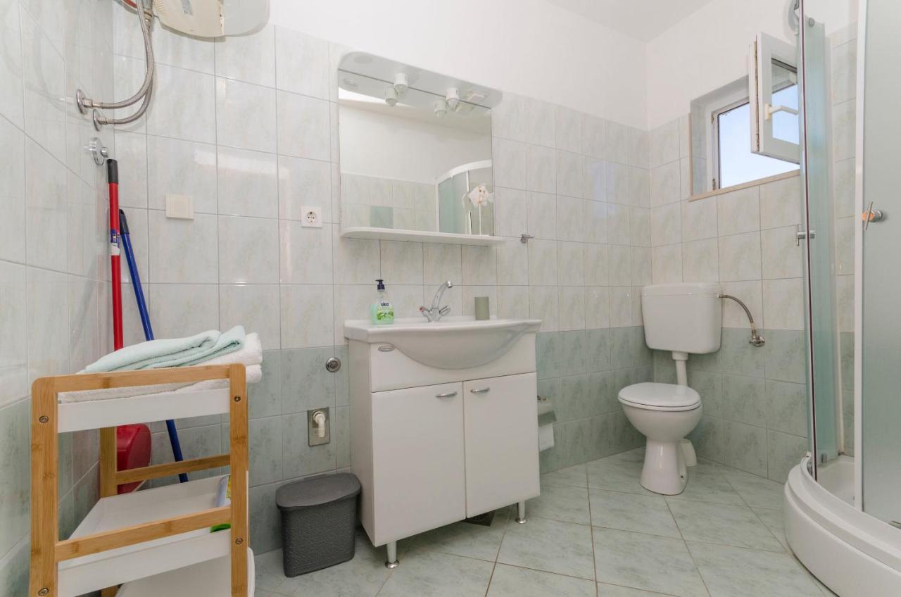 Apartments Silvana Supetar Ngoại thất bức ảnh