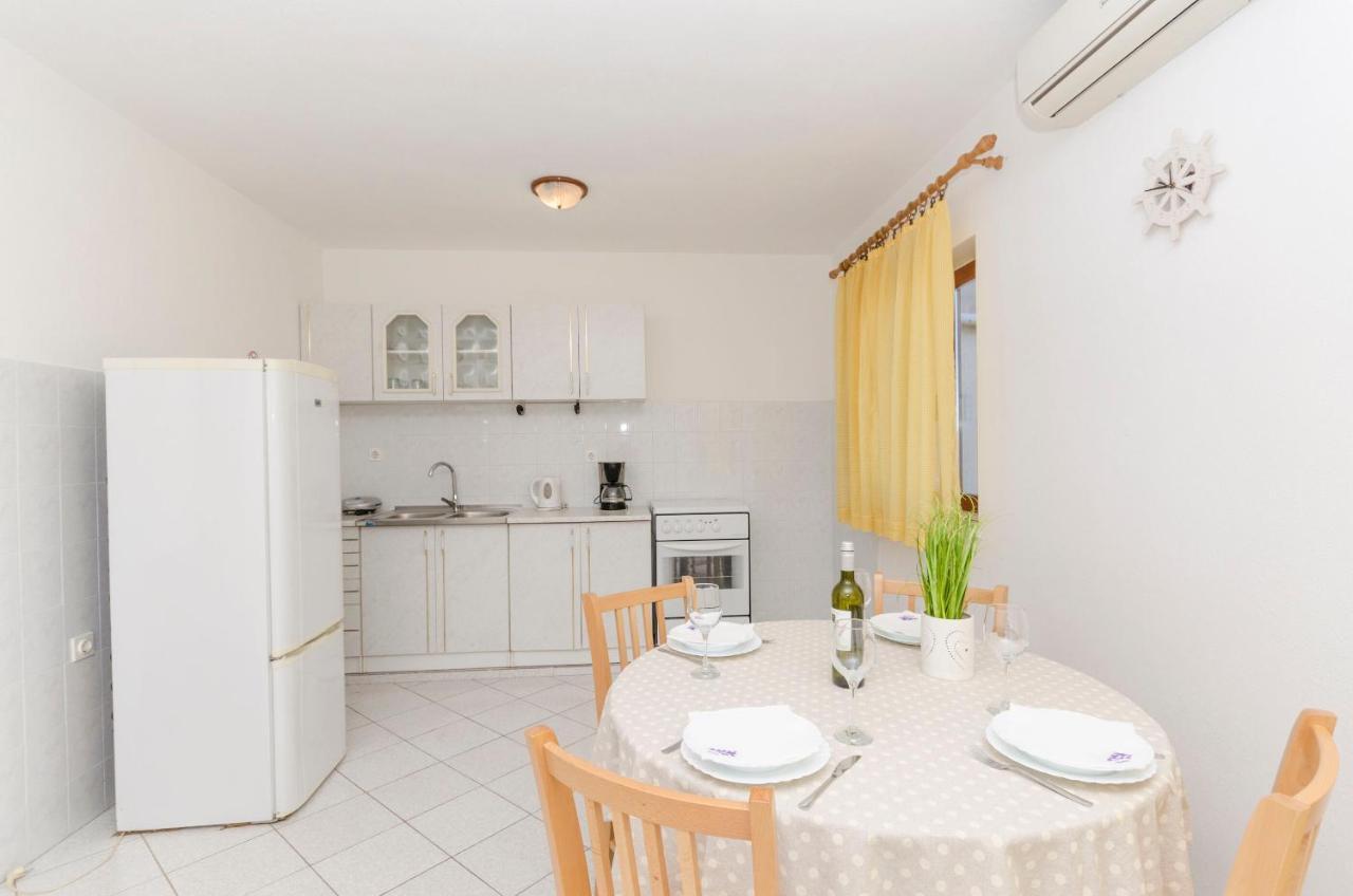 Apartments Silvana Supetar Ngoại thất bức ảnh